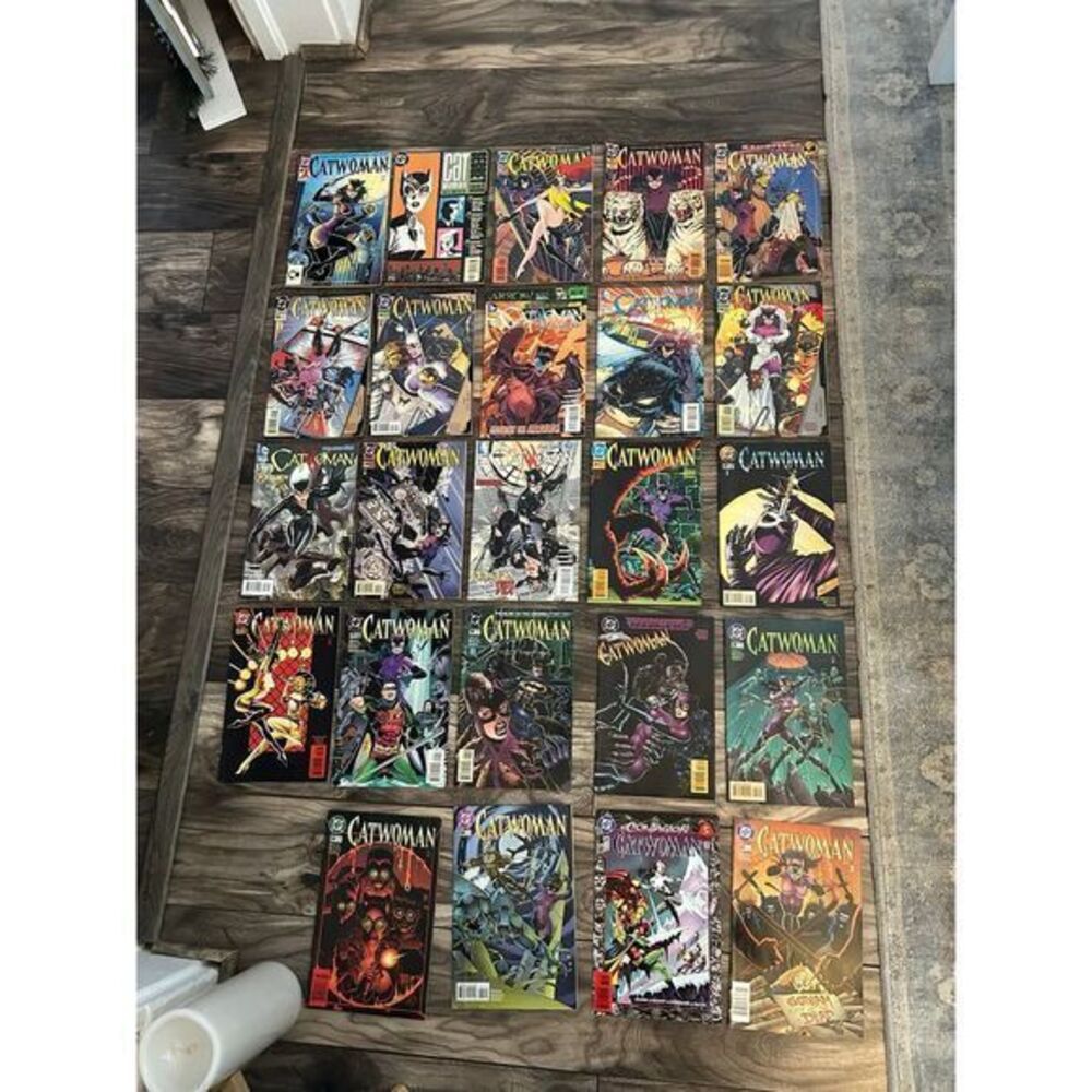 Miscellaneous Lot Of 24‎ Vintage Catwoman DC Comics Most are 90s Paperback